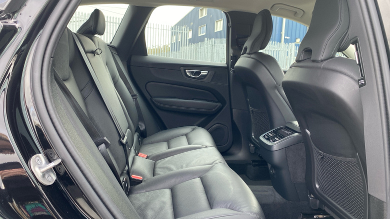 Volvo XC60 2.0 B5P Plus Dark 5dr AWD Geartronic Petrol Estate